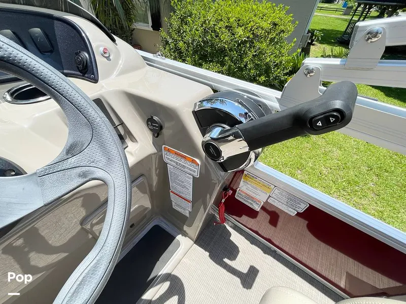 Slide: The Image of Sun Tracker Party Barge 18 DLX 2023 - 14328997