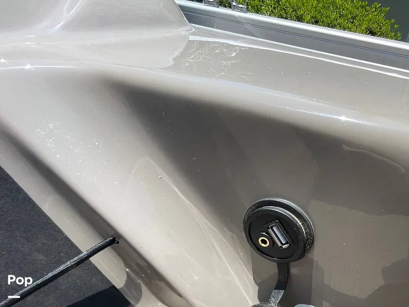 Slide: The Image of USB Port - 14328998