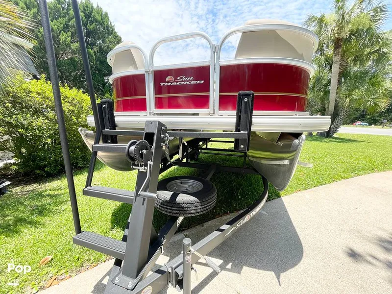 Slide: The Image of Sun Tracker Party Barge 18 DLX 2023 - 14328860