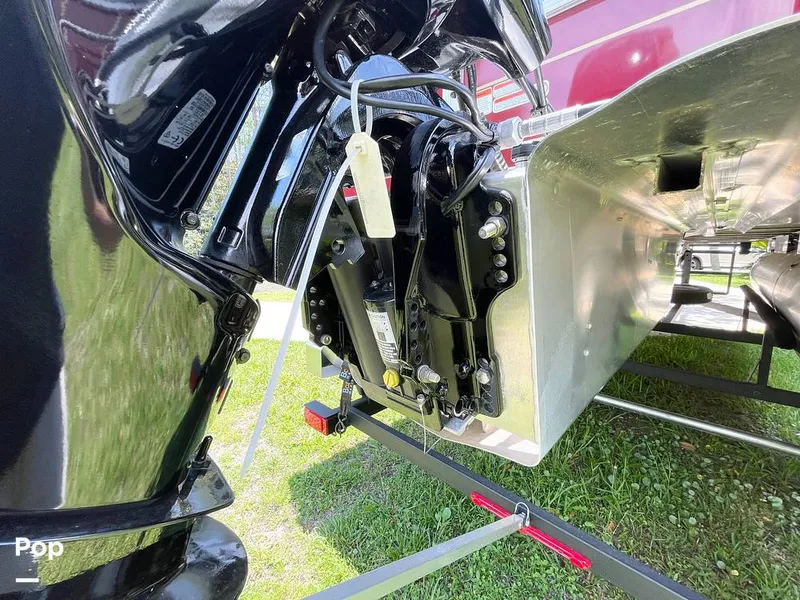 Slide: The Image of Sun Tracker Party Barge 18 DLX 2023 - 14328986