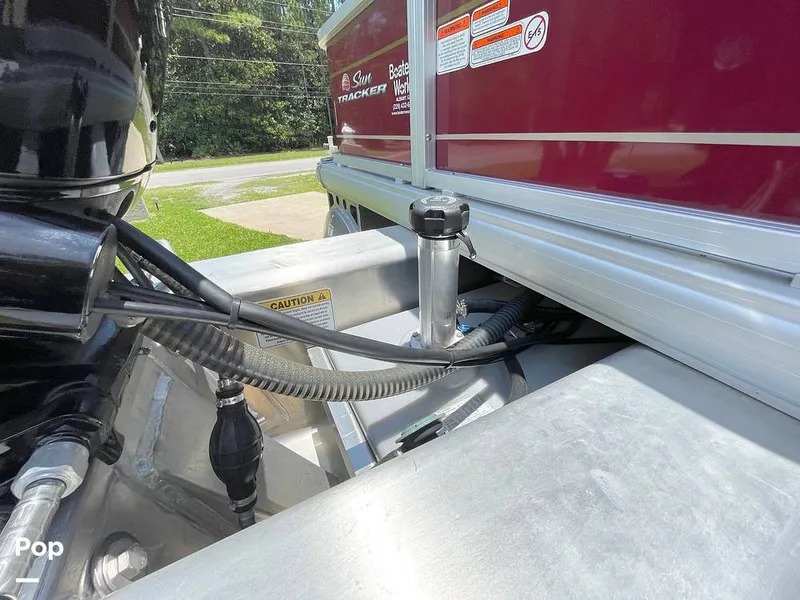 Slide: The Image of Sun Tracker Party Barge 18 DLX 2023 - 14328987