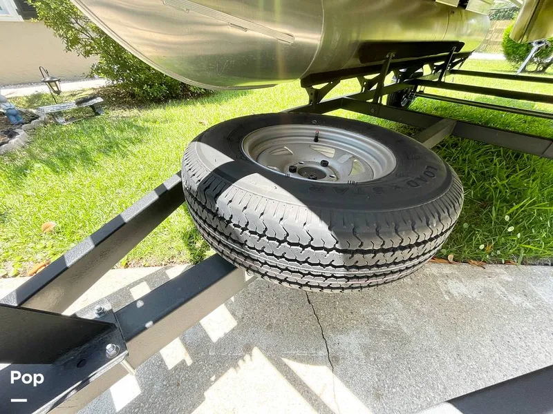 Slide: The Image of Spare Tire Kit - 14328978