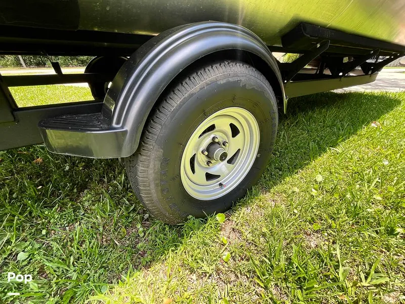 Slide: The Image of Sun Tracker Party Barge 18 DLX 2023 - 14328980