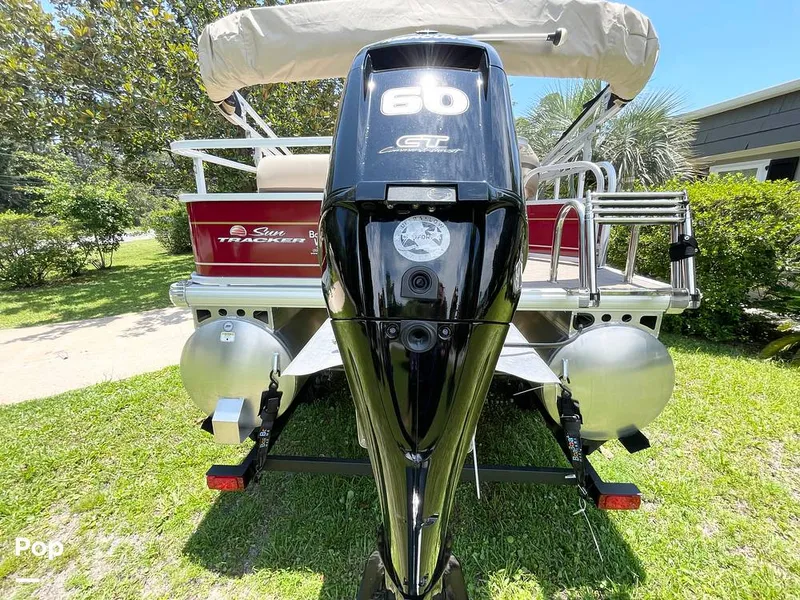 Slide: The Image of Sun Tracker Party Barge 18 DLX 2023 - 14329018