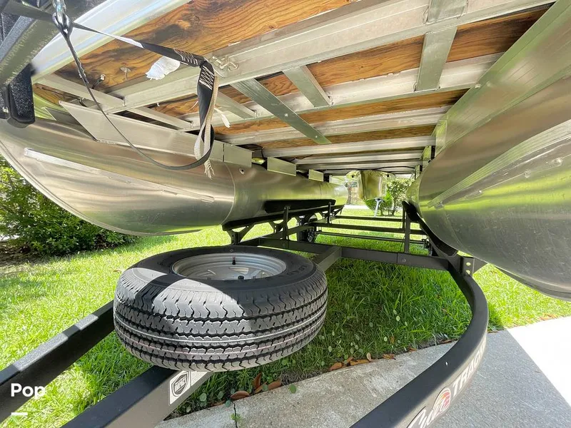 Slide: The Image of Sun Tracker Party Barge 18 DLX 2023 - 14328861