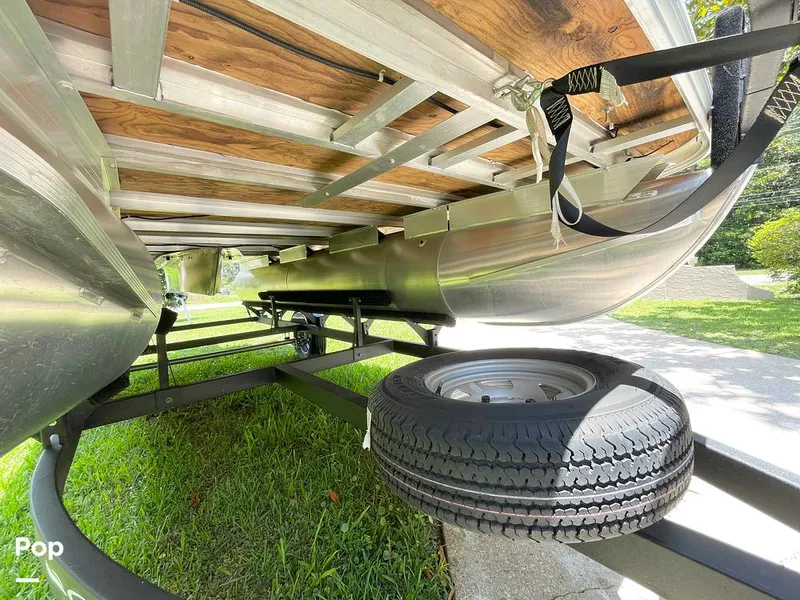 Slide: The Image of Sun Tracker Party Barge 18 DLX 2023 - 14328862