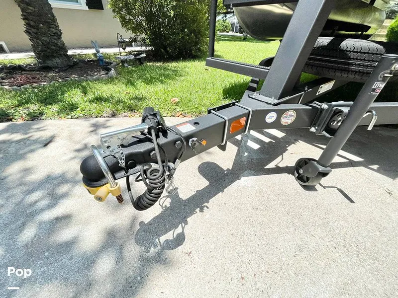 Slide: The Image of Sun Tracker Party Barge 18 DLX 2023 - 14328863