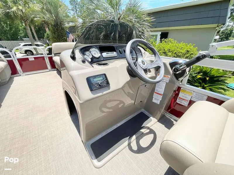 Slide: The Image of Captain's Chair - 14328992