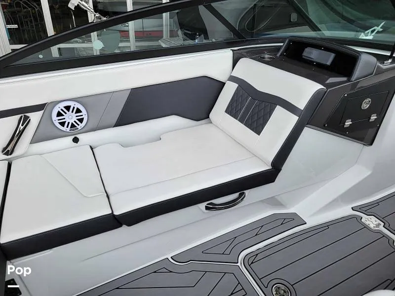 Slide: The Image of Monterey M22 2023 - 14431742