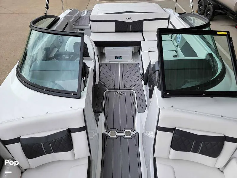 Slide: The Image of Monterey M22 2023 - 14431743