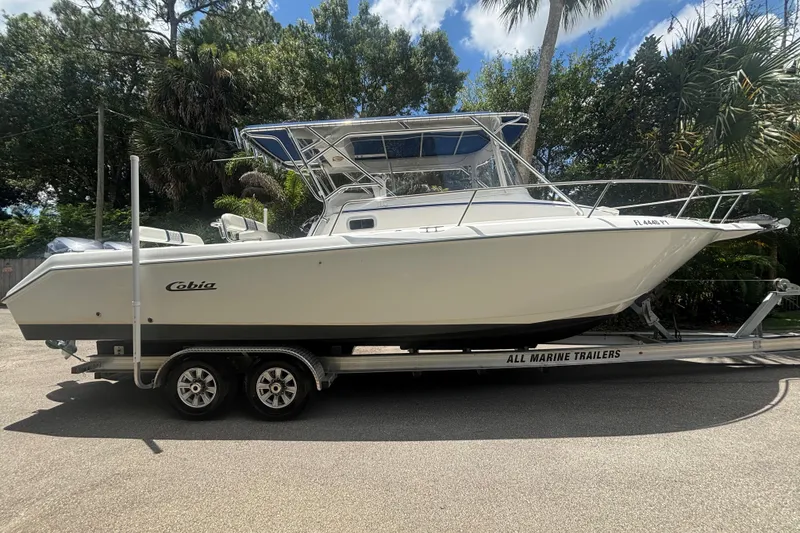 The Image of Cobia 312 Sport Cabin 2003 - 0