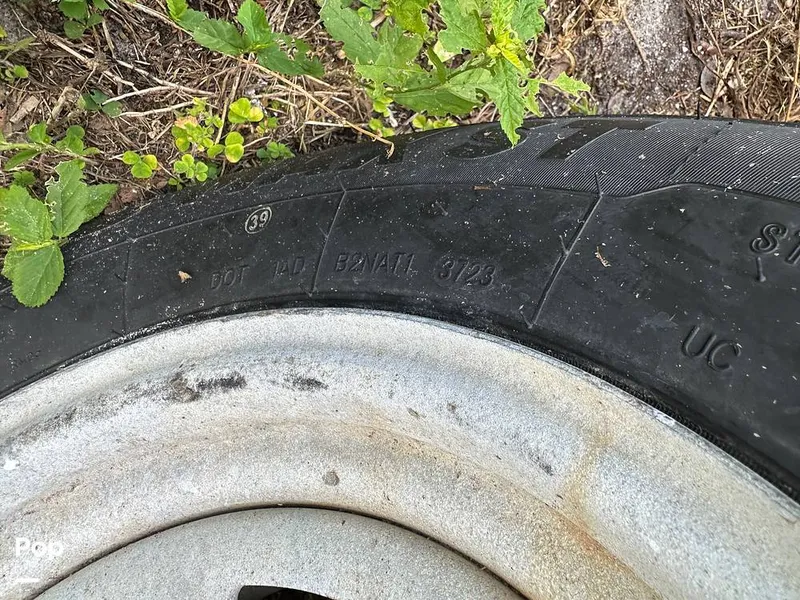 Slide: The Image of Boston Whaler 23 Conquest 2000 - 15930525