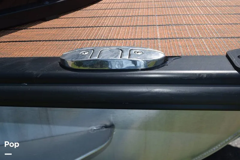 Slide: The Image of Cleats - Pull Up - 14412741