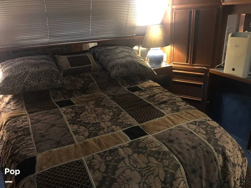 Slide: The Image of Sea Ray 410 Aft Cabin 1987 - 14511286