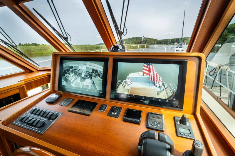 Slide: The Image of Hunt 56 Flybridge 2027 - 44