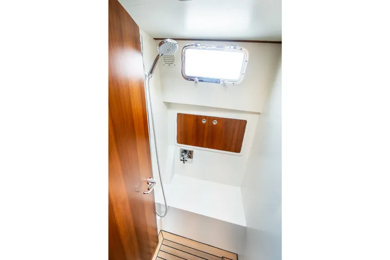 Slide: The Image of Hunt 56 Flybridge 2027 - 68