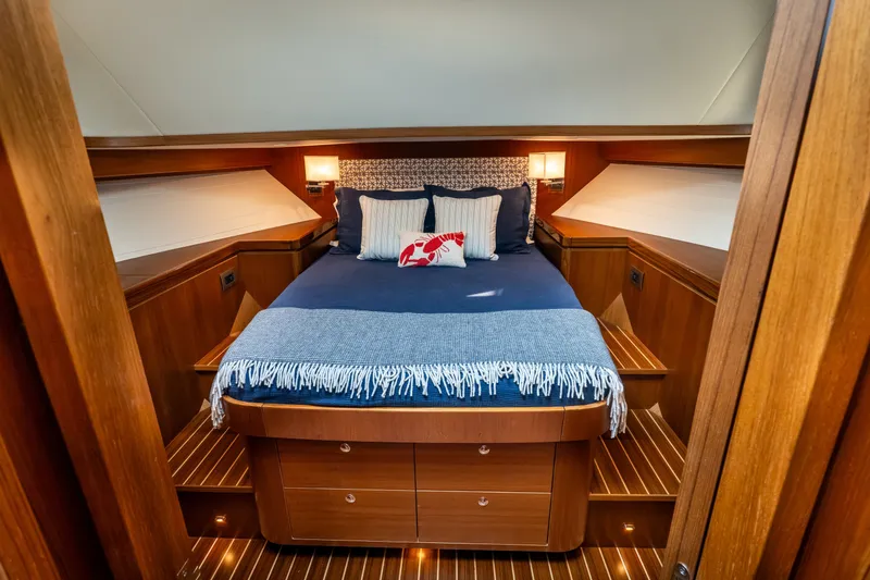 Slide: The Image of Hunt 56 Flybridge 2027 - 62