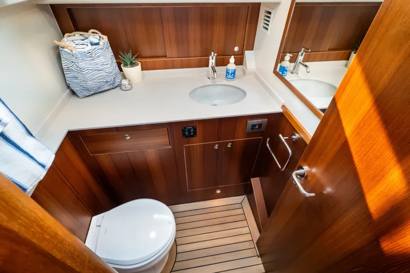 Slide: The Image of Hunt 56 Flybridge 2027 - 67