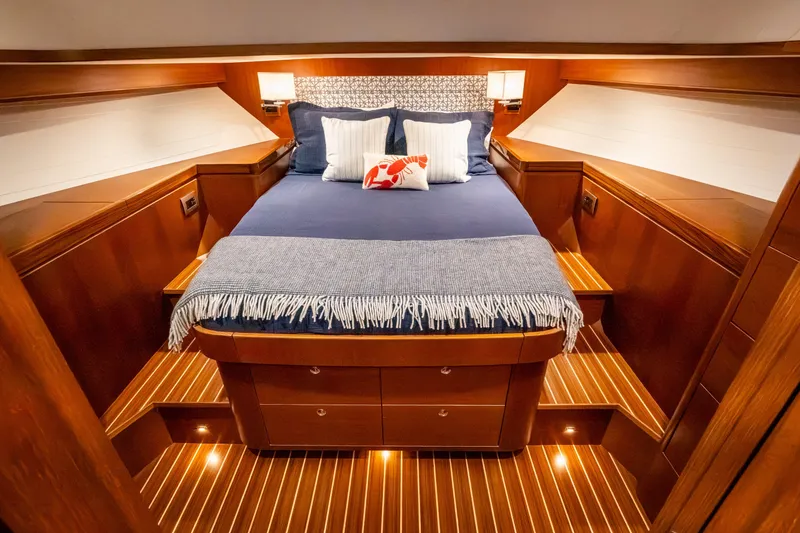 Slide: The Image of Hunt 56 Flybridge 2027 - 61