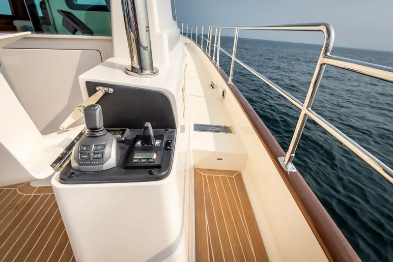 Slide: The Image of Hunt 56 Flybridge 2027 - 23