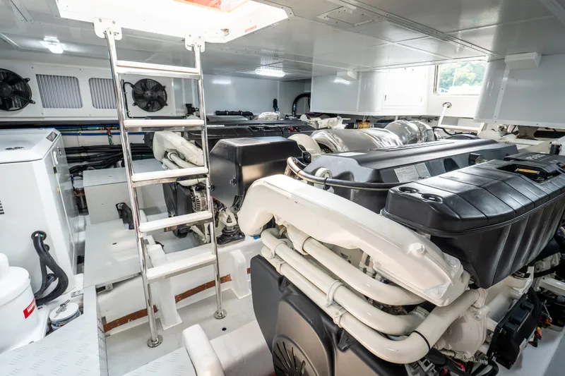 Slide: The Image of Hunt 56 Flybridge 2027 - 70