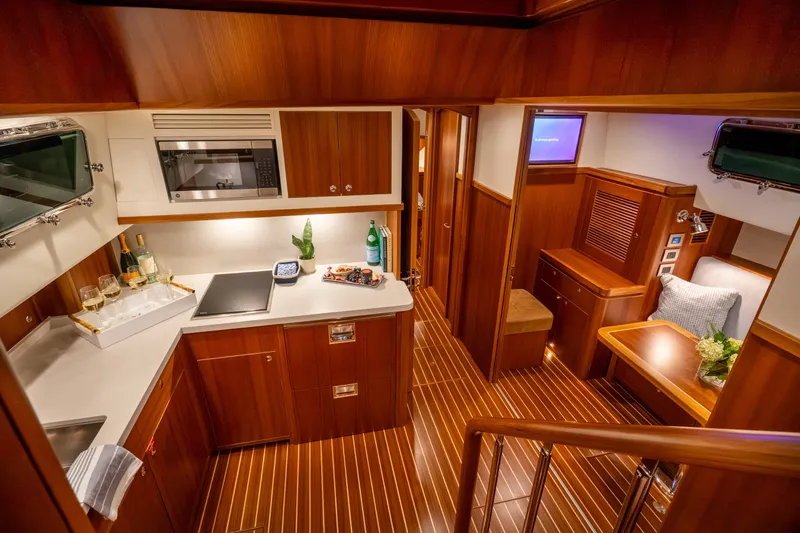 Slide: The Image of Hunt 56 Flybridge 2027 - 45
