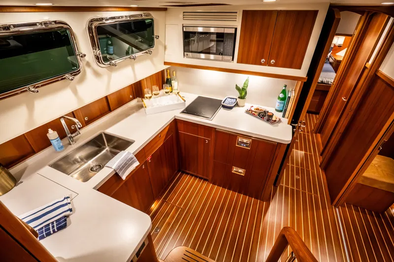 Slide: The Image of Hunt 56 Flybridge 2027 - 46