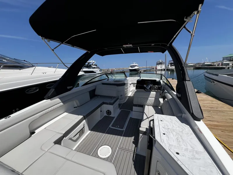 Slide: The Image of Sea Ray SDX 290 2026 - 17