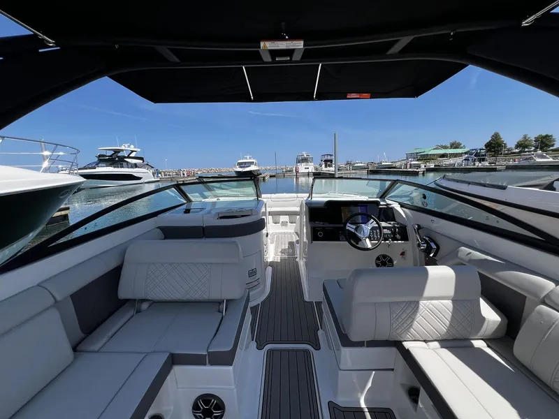 Slide: The Image of Sea Ray SDX 290 2026 - 18