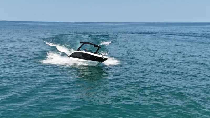 Slide: The Image of Sea Ray SDX 290 2026 - 12