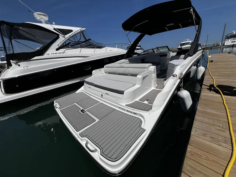 Slide: The Image of Sea Ray SDX 290 2026 - 15