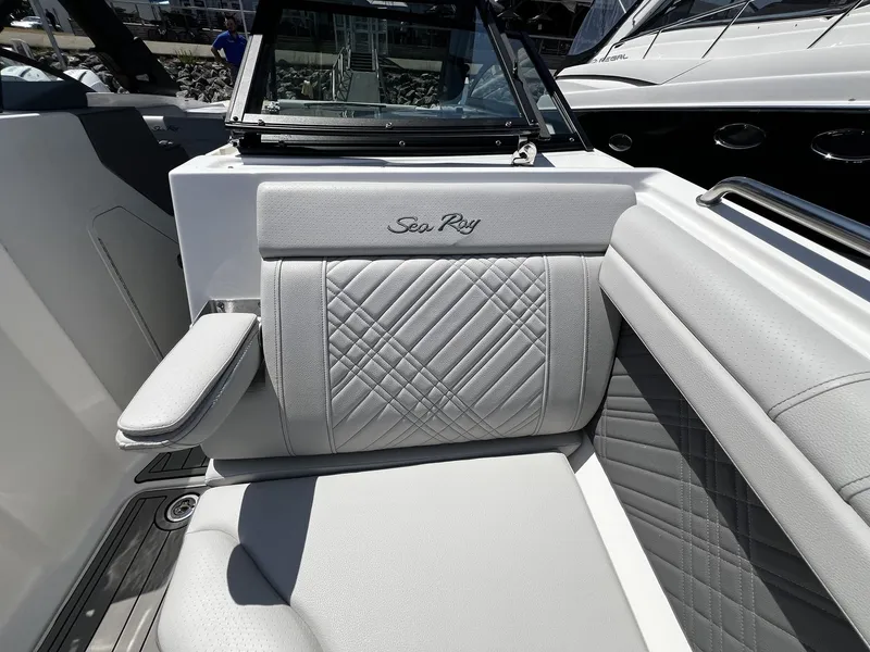 Slide: The Image of Sea Ray SDX 290 2026 - 23
