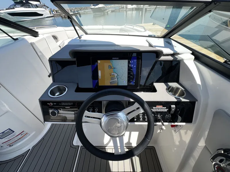 Slide: The Image of Sea Ray SDX 290 2026 - 24