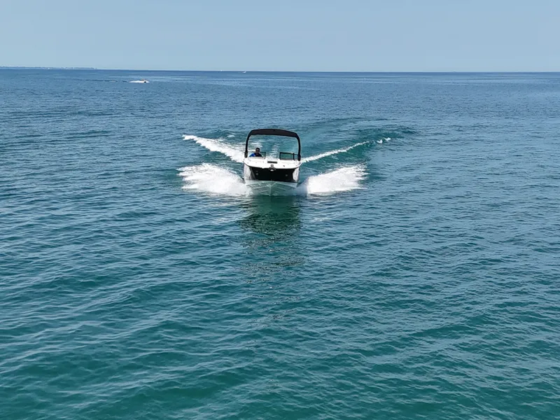 Slide: The Image of Sea Ray SDX 290 2026 - 11