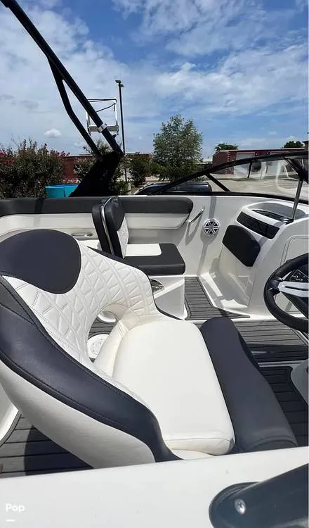 Slide: The Image of Bayliner VR5 2020 - 15017996