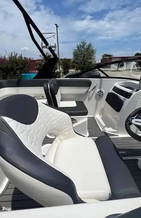 Slide: The Image of Bayliner VR5 2020 - 15046322