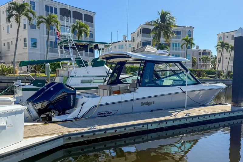 The Image of Boston Whaler 330 VANTAGE 2025 - 0