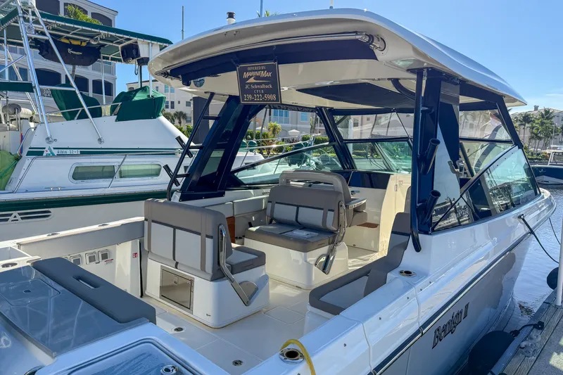 Slide: The Image of Boston Whaler 330 VANTAGE 2025 - 2