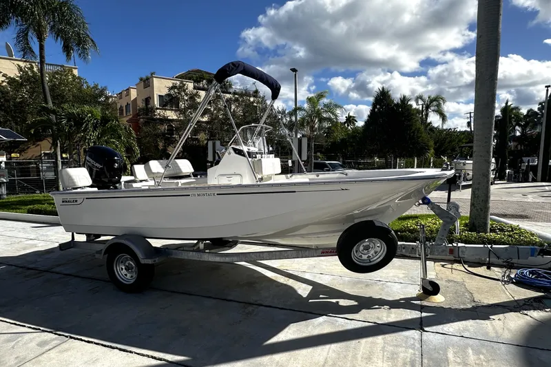The Image of Boston Whaler 170 Montauk 2026 - 0