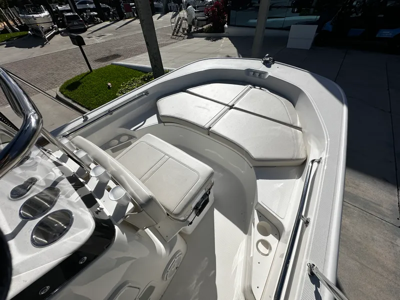 Slide: The Image of Boston Whaler 170 Montauk 2026 - 14