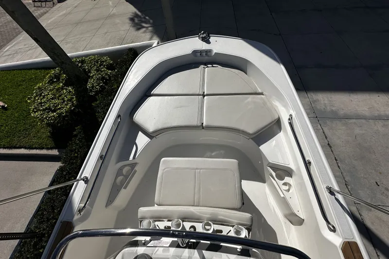 Slide: The Image of Boston Whaler 170 Montauk 2026 - 15