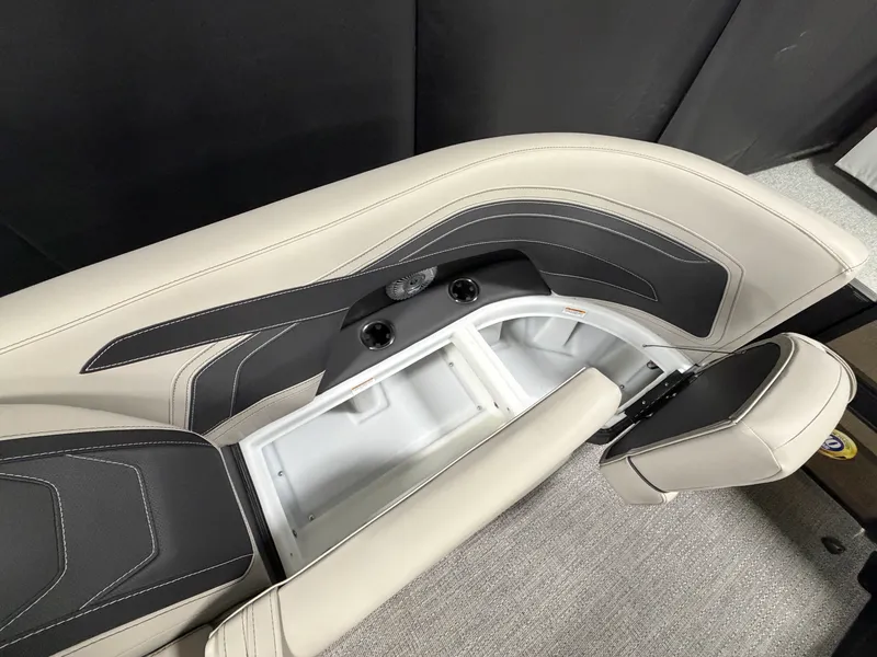 Slide: The Image of Barletta Cabrio 22 UC 2026 - 12