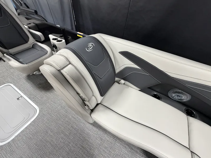 Slide: The Image of Barletta Cabrio 22 UC 2026 - 15