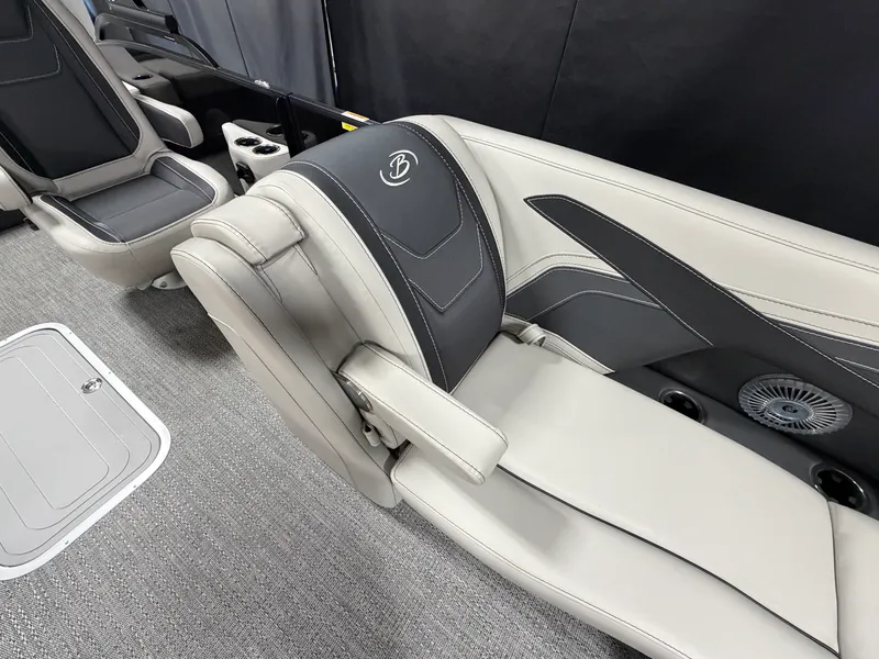 Slide: The Image of Barletta Cabrio 22 UC 2026 - 16