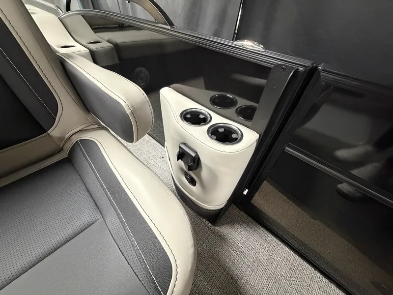 Slide: The Image of Barletta Cabrio 22 UC 2026 - 26