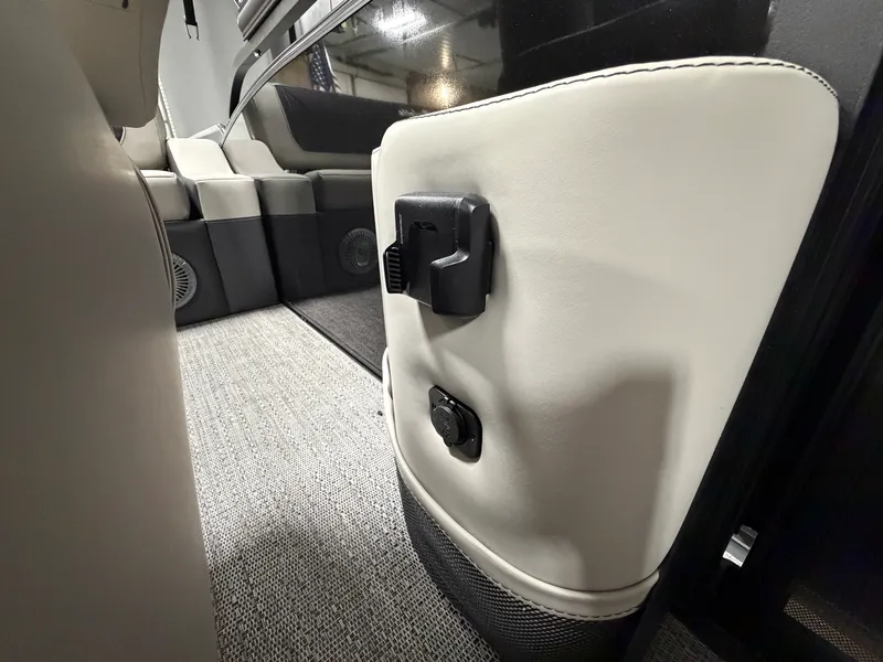 Slide: The Image of Barletta Cabrio 22 UC 2026 - 28