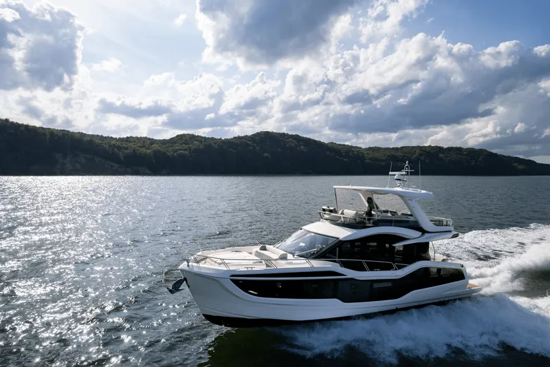 Slide: The Image of Galeon 560 FLY 2024 - 13