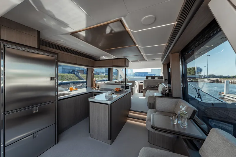 Slide: The Image of Galeon 560 FLY 2024 - 16