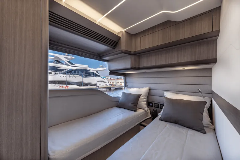 Slide: The Image of Galeon 560 FLY 2024 - 31