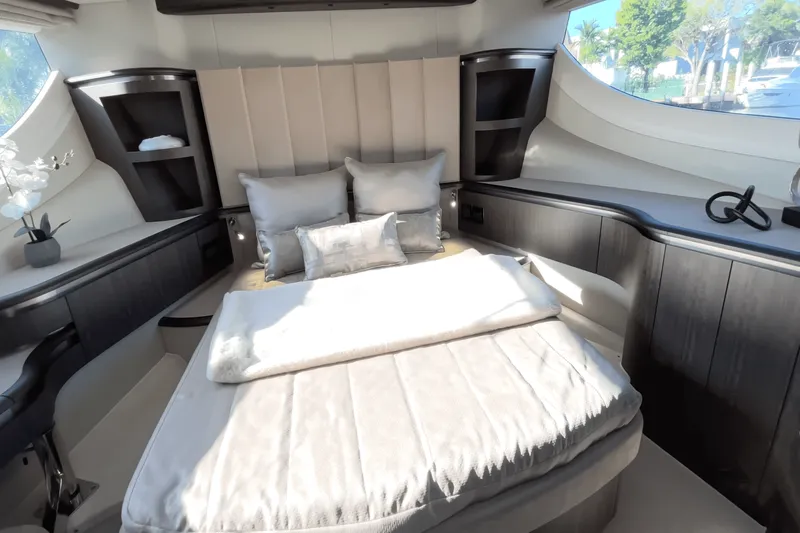 Slide: The Image of Galeon 560 FLY 2024 - 47